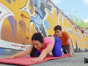 Stranded Teens - The Ripped Yoga Pants Stretch - 04/06/2022