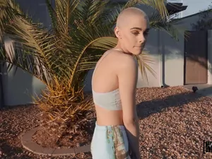 Public Pickups - Stretching Out the Sexy Jogger - 04/12/2022