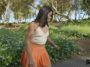 Public Pickups - Sweaty Babe Likes to Cool Down with a Cock - 05/24/2022