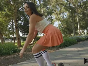 Public Pickups - Sweaty Babe Likes to Cool Down with a Cock - 05/24/2022