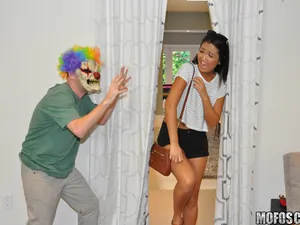 I Know That Girl - Asian Honey Gets Pranked - 08/08/2016