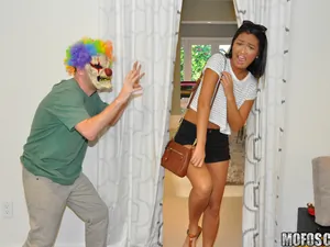 I Know That Girl - Asian Honey Gets Pranked - 08/08/2016