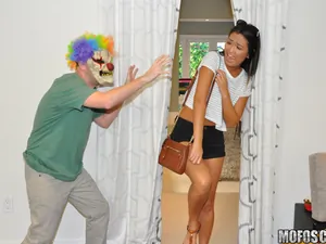 I Know That Girl - Asian Honey Gets Pranked - 08/08/2016