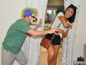I Know That Girl - Asian Honey Gets Pranked - 08/08/2016