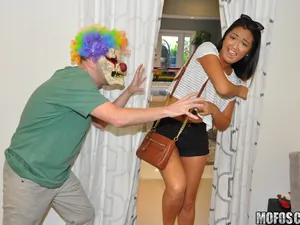 I Know That Girl - Asian Honey Gets Pranked - 08/08/2016
