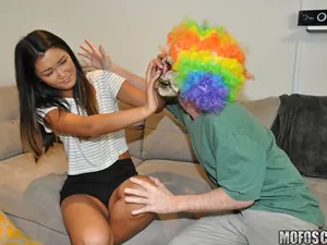I Know That Girl - Asian Honey Gets Pranked - 08/08/2016