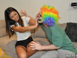 I Know That Girl - Asian Honey Gets Pranked - 08/08/2016