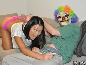I Know That Girl - Asian Honey Gets Pranked - 08/08/2016