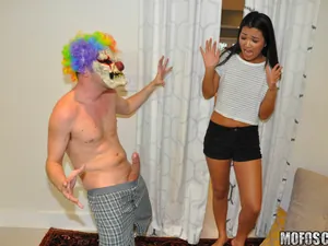 I Know That Girl - Asian Honey Gets Pranked - 08/08/2016