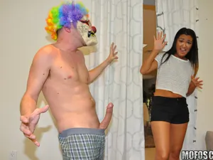 I Know That Girl - Asian Honey Gets Pranked - 08/08/2016