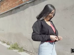 Stranded Teens - Valeria Needs to Move - 10/13/2022
