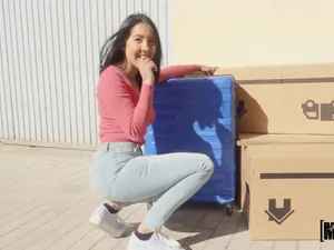 Stranded Teens - Valeria Needs to Move - 10/13/2022