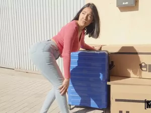 Stranded Teens - Valeria Needs to Move - 10/13/2022