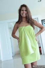 Latina Sex Tapes - Hot Bath For Babe - 09/16/2011
