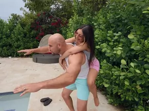 Don't Break Me - Little Gem Takes Huge Dick - 11/06/2022