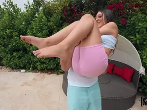 Don't Break Me - Little Gem Takes Huge Dick - 11/06/2022
