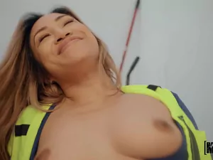 I Know That Girl - Unboxing Her Box at Work - 01/11/2023