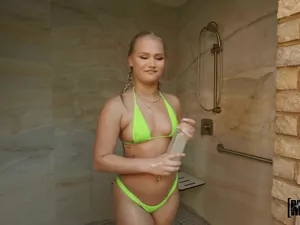 I Know That Girl - Outdoor Shower Shampoo Prank - 03/06/2023
