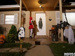Don't Break Me - Brunette Spinner Fucks on Halloween - 11/01/2016