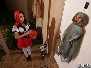 Don't Break Me - Brunette Spinner Fucks on Halloween - 11/01/2016