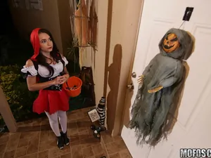 Don't Break Me - Brunette Spinner Fucks on Halloween - 11/01/2016