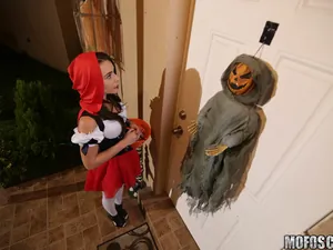 Don't Break Me - Brunette Spinner Fucks on Halloween - 11/01/2016