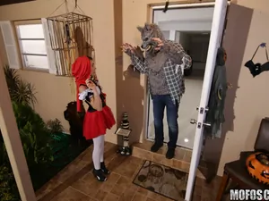 Don't Break Me - Brunette Spinner Fucks on Halloween - 11/01/2016