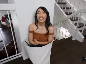 Don't Break Me - Small Hands, Small Feet, Small Nipples - 07/13/2023