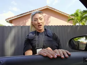 I Know That Girl - Hot and Hungry Cop - 07/22/2023