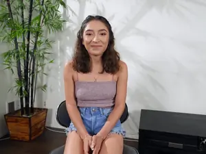 Don't Break Me - Tiny Amber Loves Big Guys - 08/27/2023