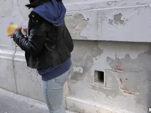 Public Pickups - Naughty Tourist Sucks Dick for Cash - 12/21/2016