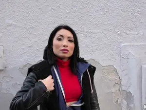 Public Pickups - Naughty Tourist Sucks Dick for Cash - 12/21/2016