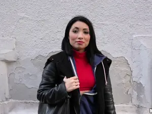 Public Pickups - Naughty Tourist Sucks Dick for Cash - 12/21/2016