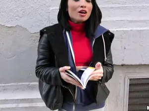 Public Pickups - Naughty Tourist Sucks Dick for Cash - 12/21/2016