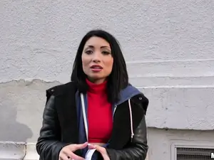 Public Pickups - Naughty Tourist Sucks Dick for Cash - 12/21/2016