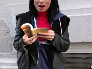 Public Pickups - Naughty Tourist Sucks Dick for Cash - 12/21/2016