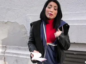 Public Pickups - Naughty Tourist Sucks Dick for Cash - 12/21/2016