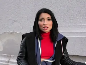 Public Pickups - Naughty Tourist Sucks Dick for Cash - 12/21/2016