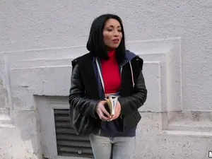 Public Pickups - Naughty Tourist Sucks Dick for Cash - 12/21/2016