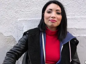 Public Pickups - Naughty Tourist Sucks Dick for Cash - 12/21/2016