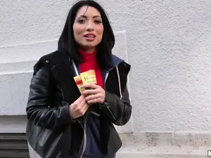 Public Pickups - Naughty Tourist Sucks Dick for Cash - 12/21/2016