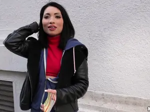 Public Pickups - Naughty Tourist Sucks Dick for Cash - 12/21/2016