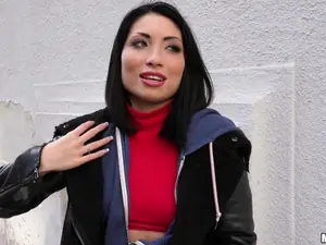 Public Pickups - Naughty Tourist Sucks Dick for Cash - 12/21/2016