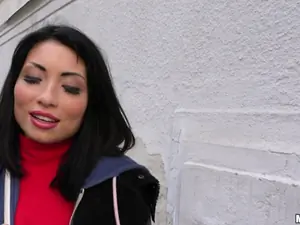 Public Pickups - Naughty Tourist Sucks Dick for Cash - 12/21/2016