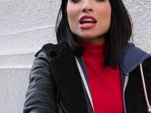 Public Pickups - Naughty Tourist Sucks Dick for Cash - 12/21/2016