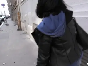 Public Pickups - Naughty Tourist Sucks Dick for Cash - 12/21/2016