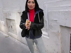 Public Pickups - Naughty Tourist Sucks Dick for Cash - 12/21/2016