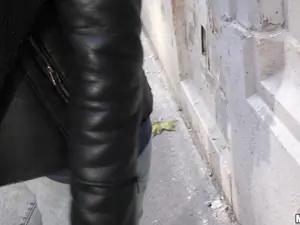 Public Pickups - Naughty Tourist Sucks Dick for Cash - 12/21/2016