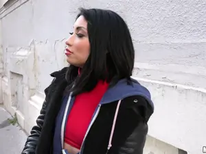 Public Pickups - Naughty Tourist Sucks Dick for Cash - 12/21/2016