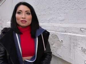 Public Pickups - Naughty Tourist Sucks Dick for Cash - 12/21/2016